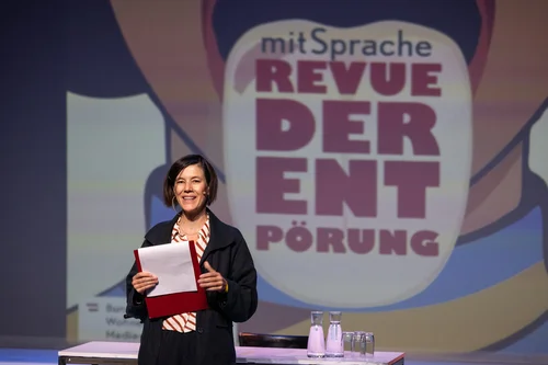 Verliebt Euch! im Schauspielhaus Wien, 25.10.2025 mit: Pia Hierzegger; Foto (c) Lukas Dostal