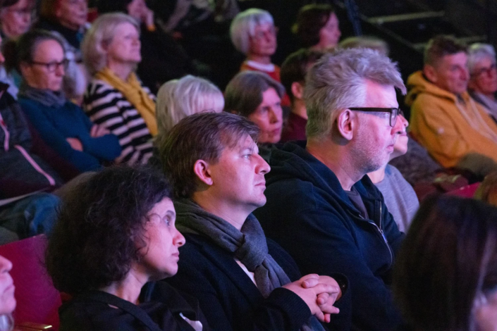 Verliebt Euch! im Schauspielhaus Wien, 25.10.2025 mit: Pia Hierzegger; Foto (c) Lukas Dostal