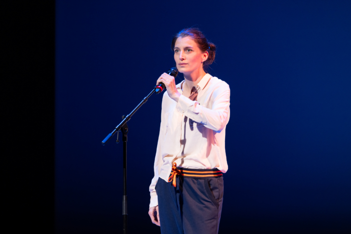 Verliebt Euch! im Schauspielhaus Wien, 25.10.2025 mit: Lisa Kärcher, Petra M. Kraxner; Foto (c) Lukas Dostal